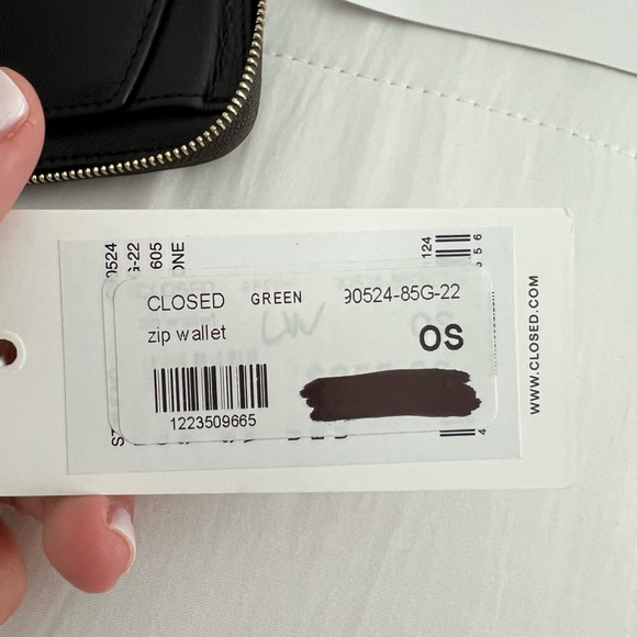 Closed Wallet - Picture 2 of 3